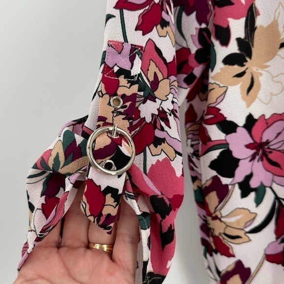 Chaus NY Aurora Petals Multicolor Floral Crepe Like Texture V Neck Top Large - Picture 6 of 10